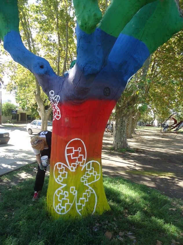 árbol seco pintado