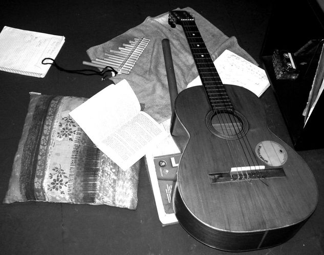 mi vida entre sonidos Other Themes Black and White (Digital)