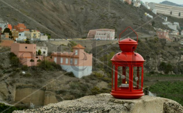 farola y casas