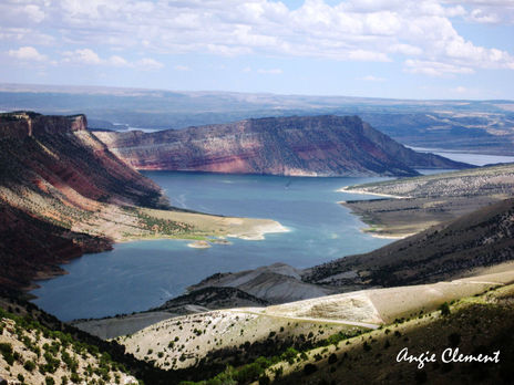 Lago entre Montañas.