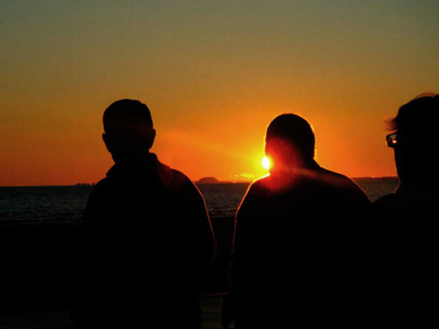Complices al atardecer (witnesses in the sunset)
