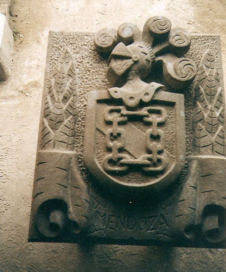 ESCUDO HERÁLDICO "MENDOZA" Stone Figurative