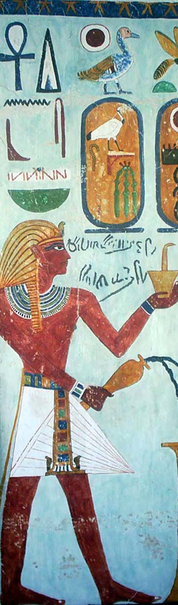Hathor presentando ofrendas ante Amón