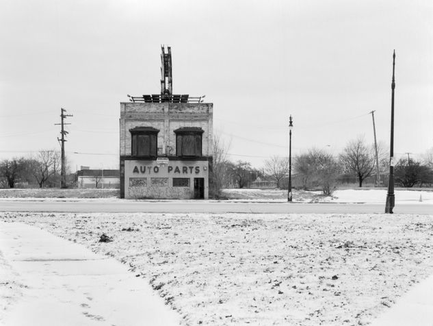 Auto Parts Photojournalism and Documentary Black and White (Manual)