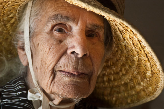 Señora de Uga Lanzarote con sombrero típico y vida vivvida en los ojos Portrait Color (Digital)