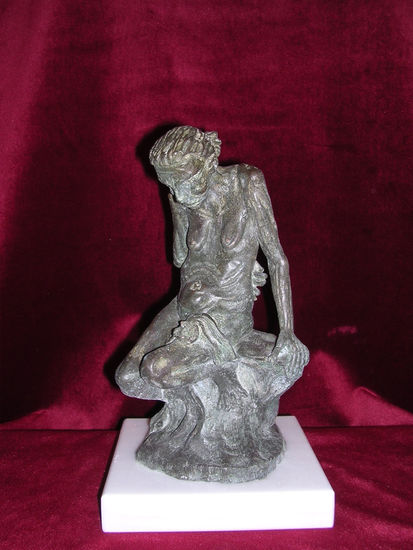 La que fué bella esposa de  . . . Bronze Figurative