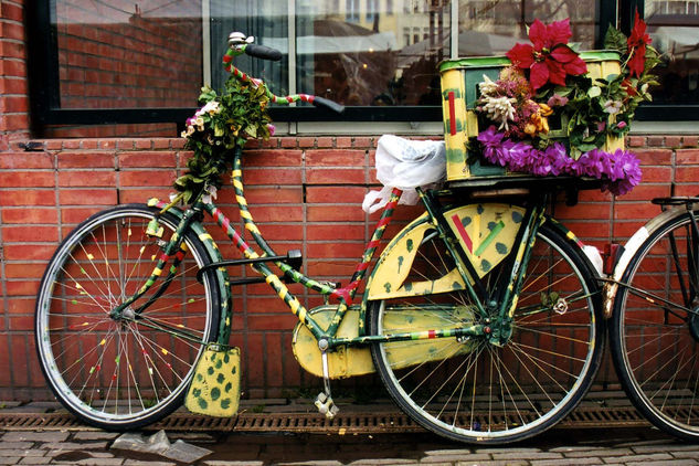 LAS BICICLETAS LAS CARGA EL DIABLO 