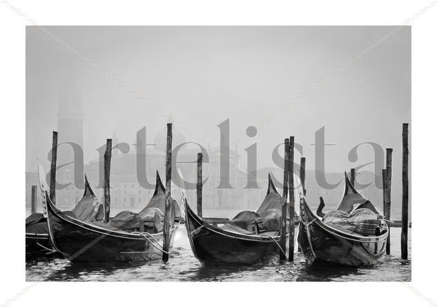 Gondolas en Venecia Travel Black and White (Digital)