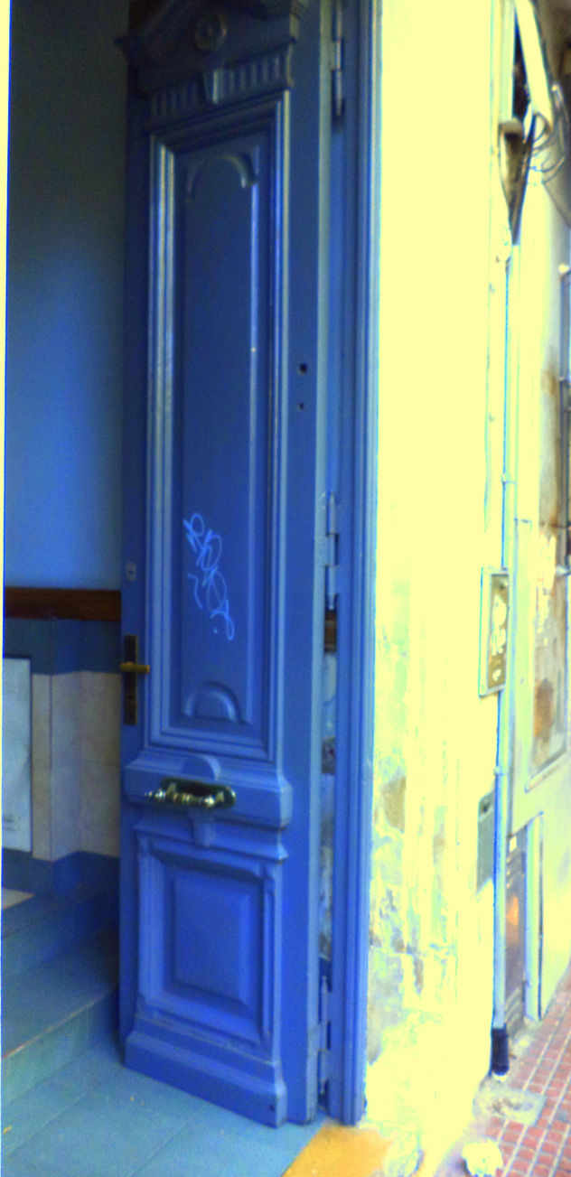 puerta azul
