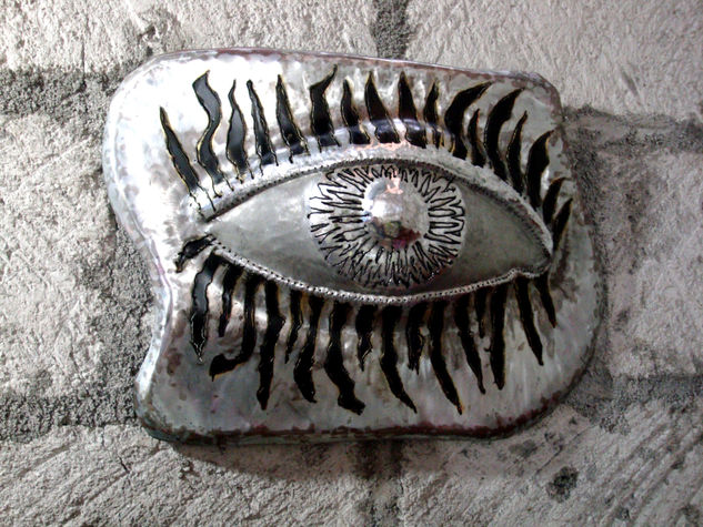 EL OJO Metal Figurative