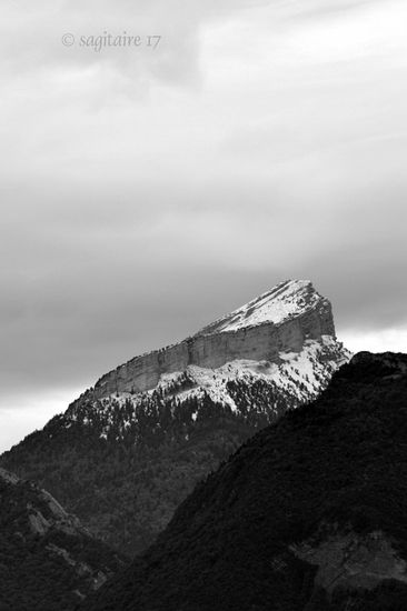 Serie Desde mi ventana . Primeras nieves - 11-10.010 Naturaleza Blanco y Negro (Digital)