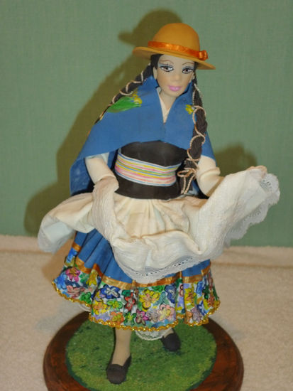 BAILE DEL HUAYLASH PUNO Pottery Figurative