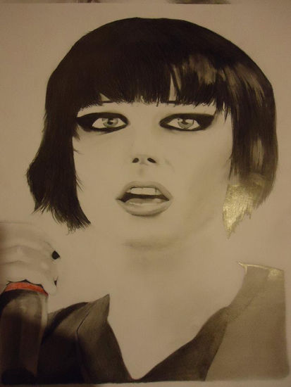 Alice Glass Grafito