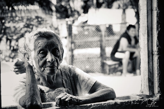 Una mirada.. Retrato Blanco y Negro (Digital)