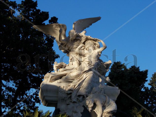 ESCULTURA SOBRE UNA HISTORIA Photojournalism and Documentary Color (Digital)