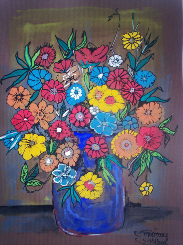 jarron con flores celestes