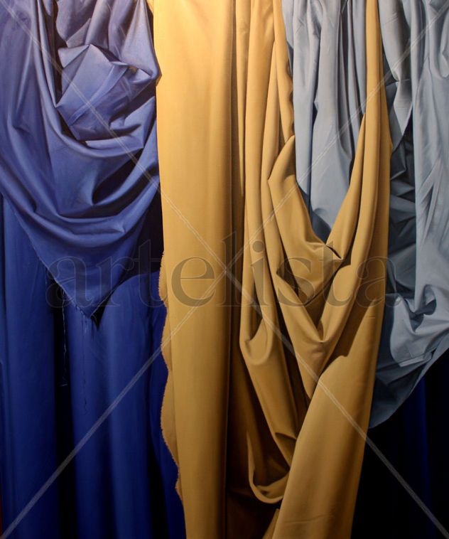 Pliegues en azul y oro