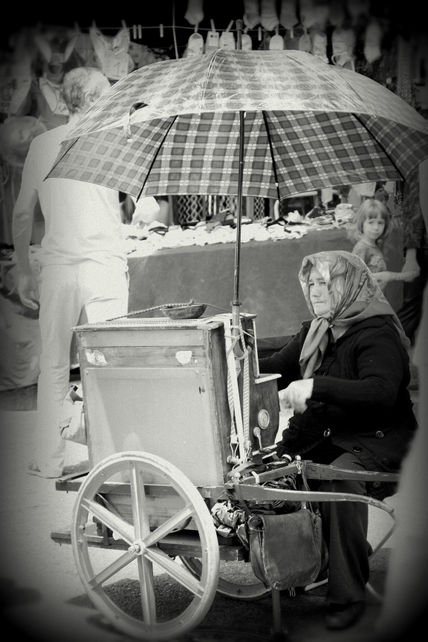 Señora con organillo