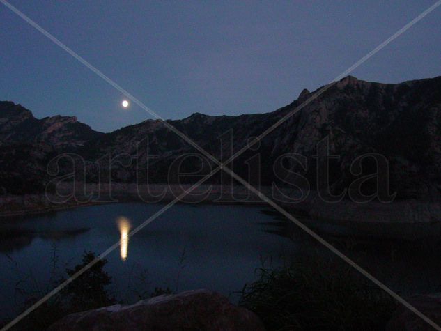 Reflejo luna en embalse Oliana Naturaleza Color (Digital)