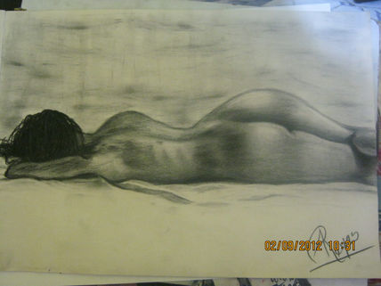 Desnudo al carboncillo