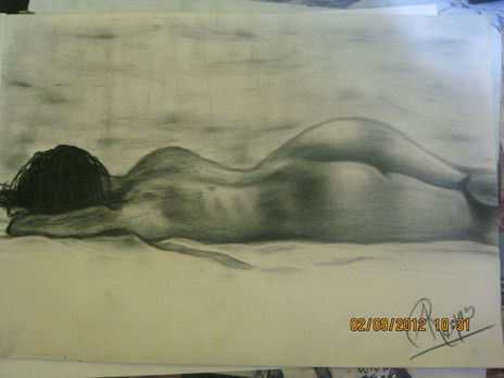 Desnudo al carboncillo