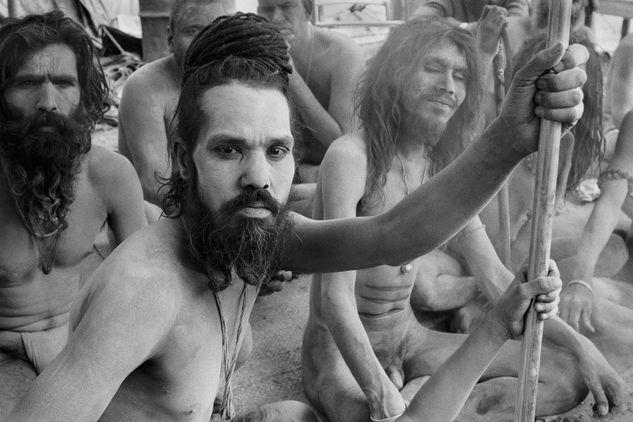 A group of Naga Sadhus Viajes Blanco y Negro (Química)