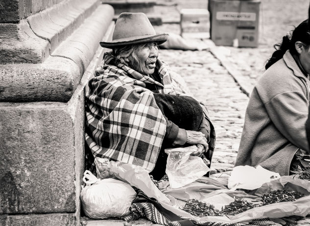 Vendedora de petalos. Photojournalism and Documentary Black and White (Digital)