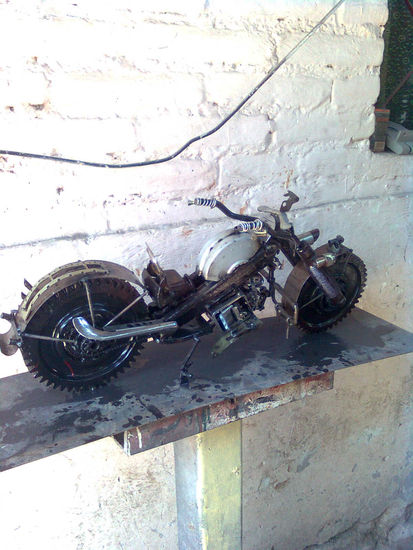 motocicleta Metal Figurative