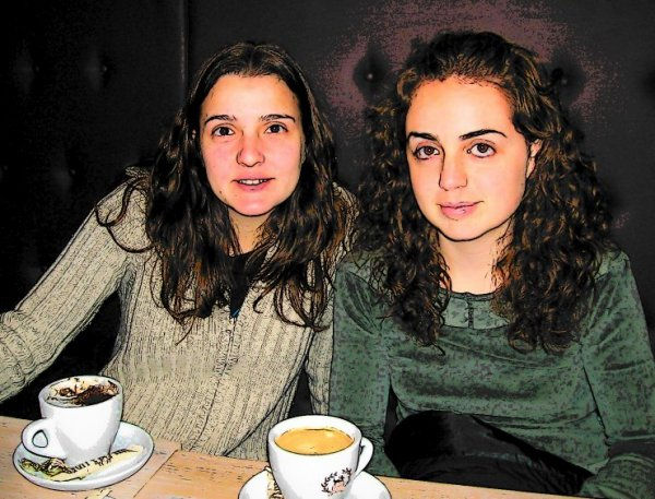 chicas tomando café