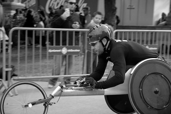 En carrera Deportiva Blanco y Negro (Digital)