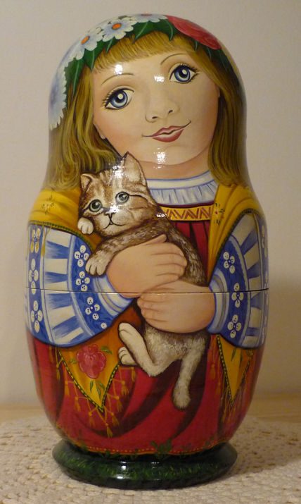 "niña y su gatito"