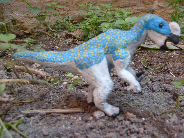 MUTTABURRASAURUS Mixed Figurative