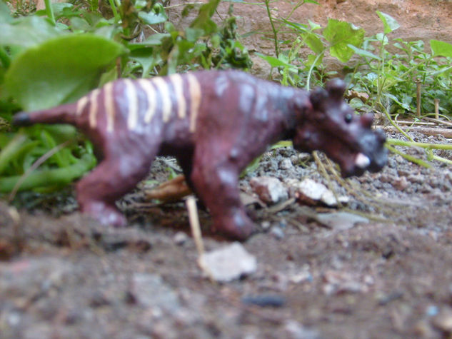 UINTATHERIUM Mixed Figurative