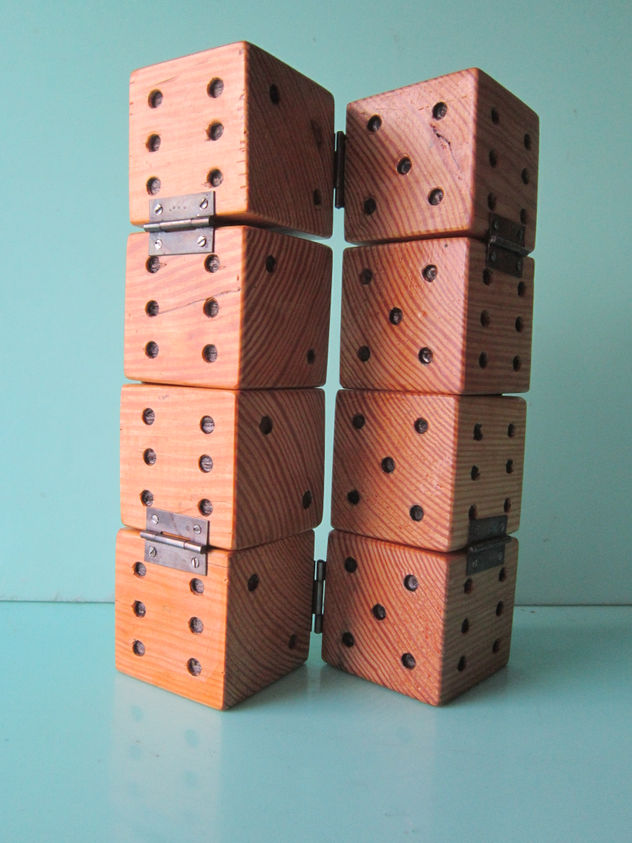 Dados prismáticos de base cuadrada.