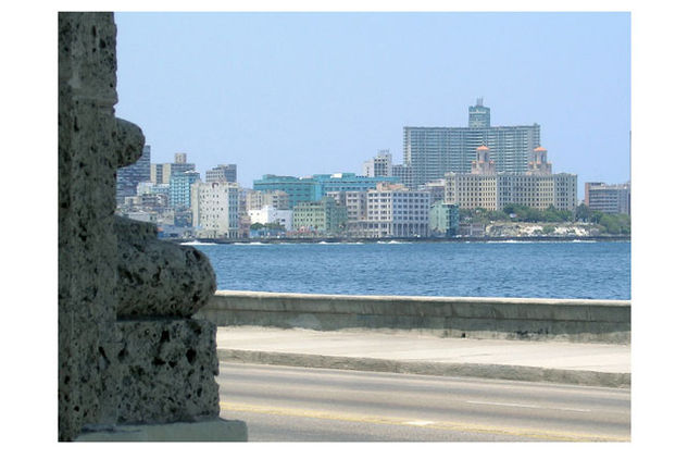 De la serie Malecón # 13 Arquitectura e interiorismo Color (Digital)