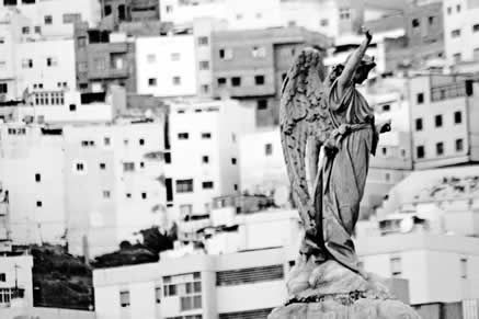 El ángel custodio Other Themes Black and White (Digital)