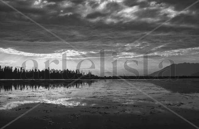 The sun is breaking through the clouds over the Dal - Lake Travel Black and White (Manual)