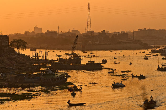 Dhaka - View along the Buriganga at sunset Viajes Color (Digital)