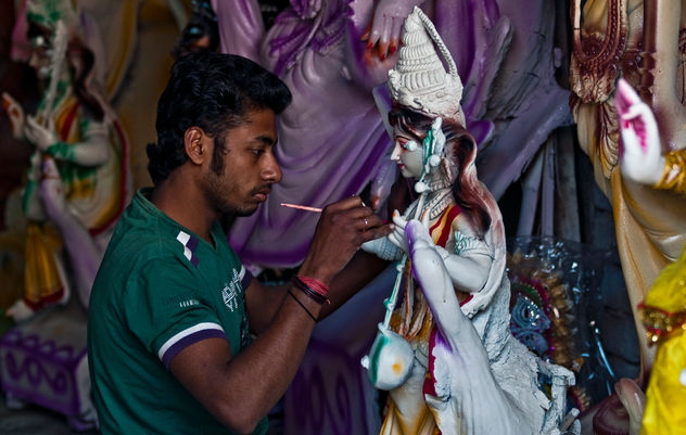 Kolkata - A statue of the goddess Saraswati gets the final paint