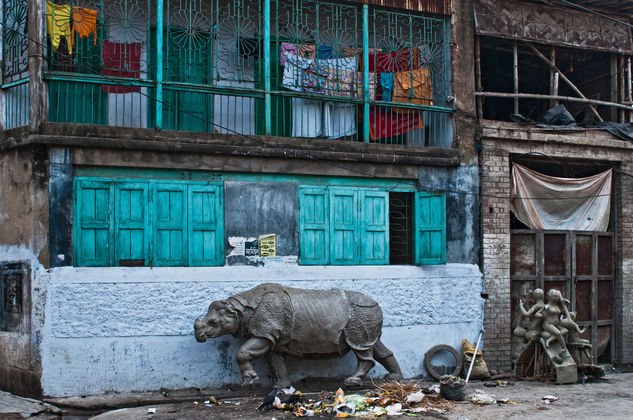 Kolkata - Streetscene in Kumartuli with rhino-sculpture Travel Color (Digital)