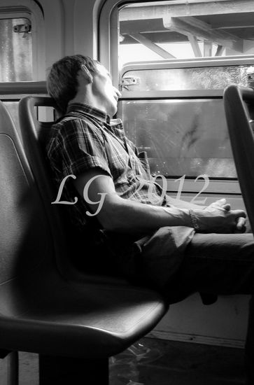 Siesta de Tren Retrato Blanco y Negro (Digital)