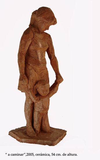 a caminar Pottery Figurative