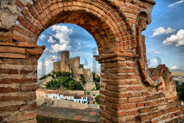 CASTILLO DE ALMANSA DESDE TORRE CAMPANARIO IGLESIA Architecture and Interiorism Color (Digital)