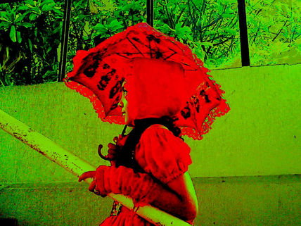 La damita de rojo.