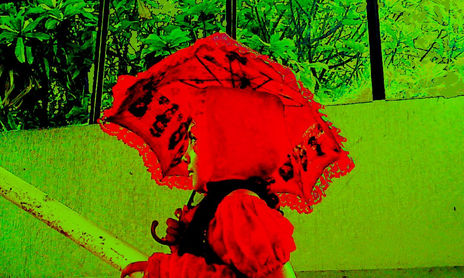 La damita de rojo.