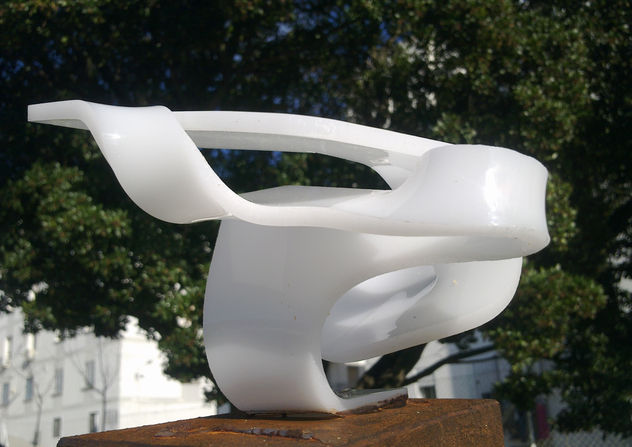 ESCULTURA BLANCA PARA FONDO VERDE
