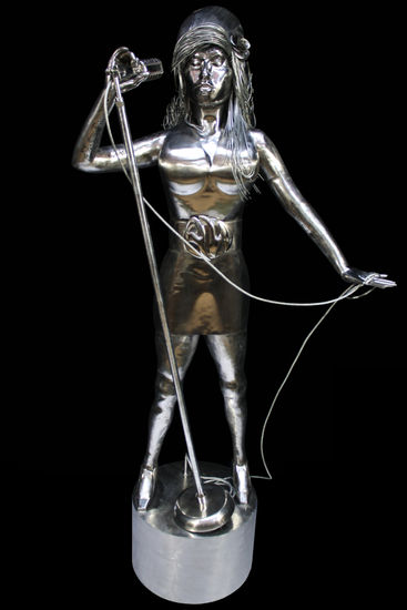 ESCULTURA AMY WINEHOUSE Metal Figurative