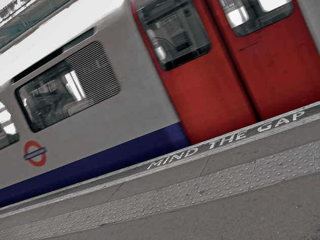 Mind the gap Travel Color (Digital)