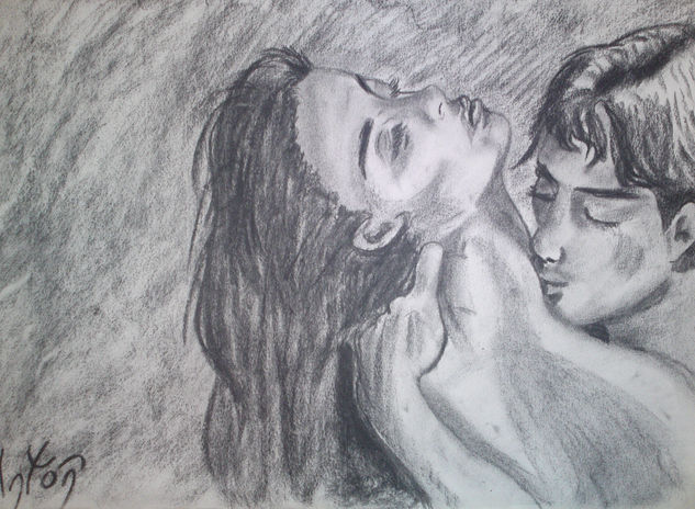 Pareja Charcoal