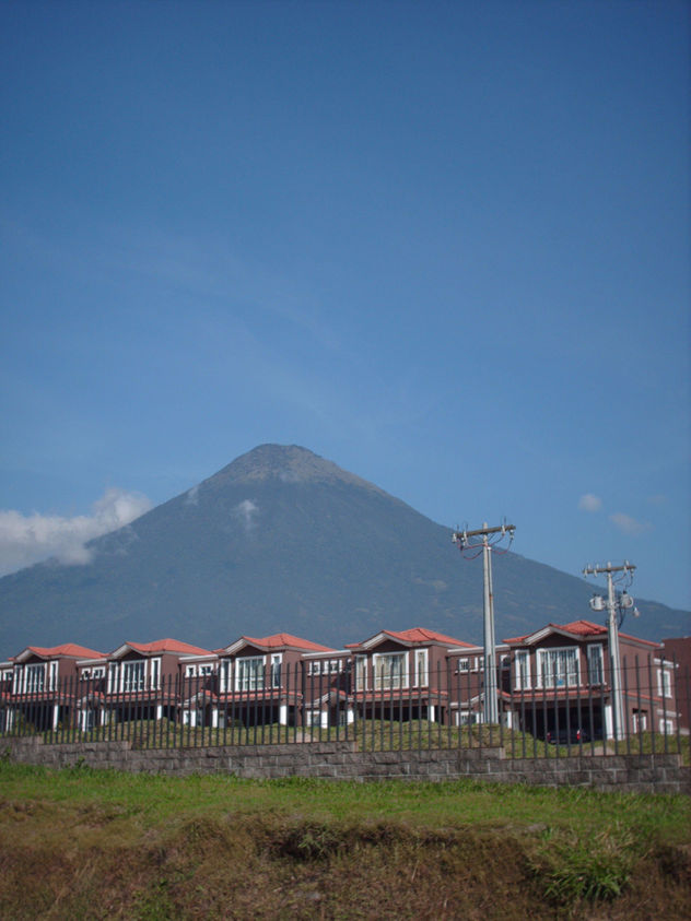 CERCA DEL VOLCAN